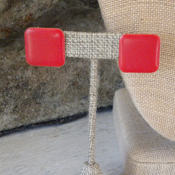 Vintage '80s Cherry Red Enamel Square Clip On Statement Earrings - Picture 2 of 3